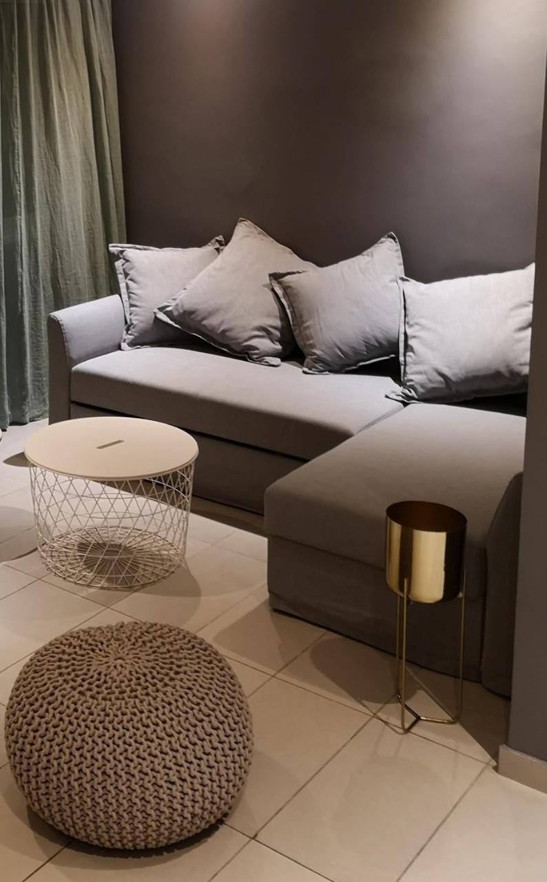 Beachfront Amazing New Apartment Лимасол Экстерьер фото