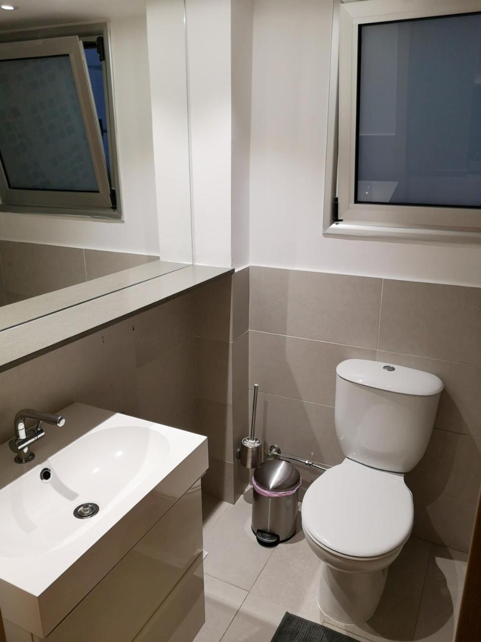 Beachfront Amazing New Apartment Лимасол Экстерьер фото