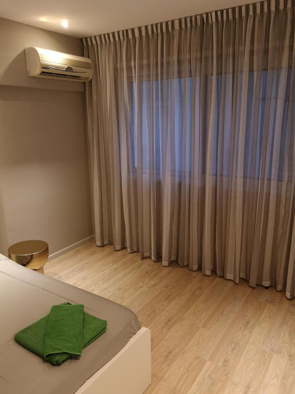 Beachfront Amazing New Apartment Лимасол Экстерьер фото